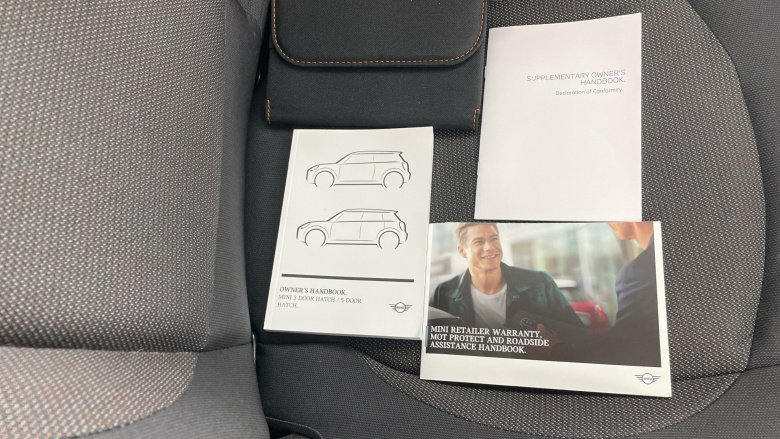 MINI Hatchback 1.5 Cooper Classic Premium 3dr Auto Petrol Hatchback